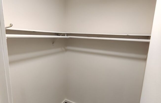 2 beds, 1 bath, 800 sqft, $1,250, Unit 306