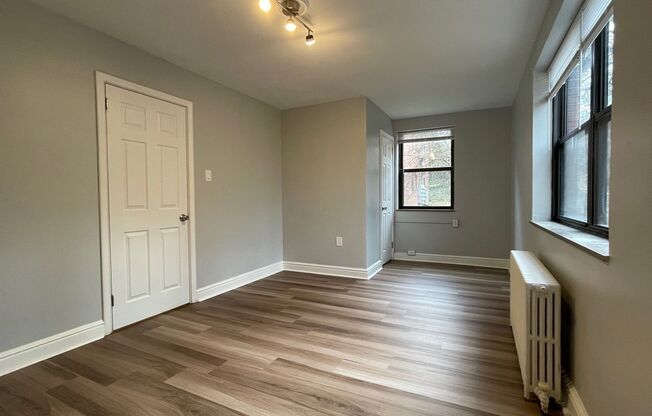 2 beds, 1 bath, 800 sqft, $1,840, Unit 6224 Fifth Ave. #215F