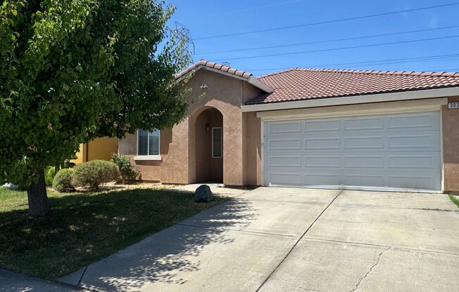 Four Bed, Two Bath Home Close to Hwy 99 and Stockton Airport
