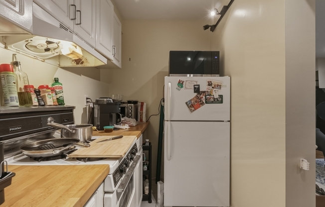 241 W Newton St
