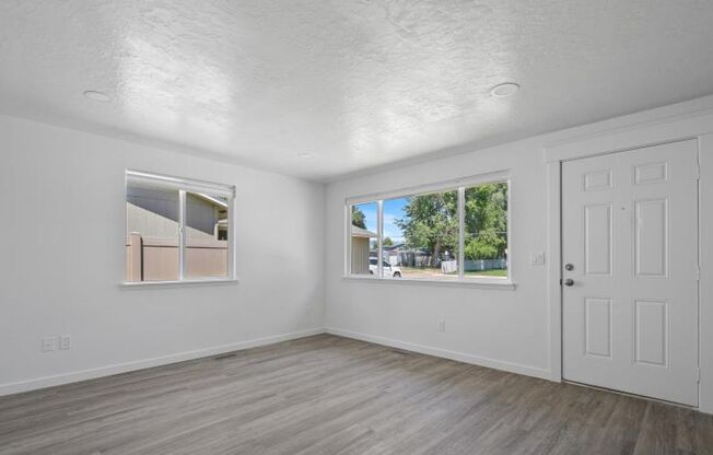 Completely Remodeled 3 Bedroom/1 Bathroom Duplex - Pet Friendly!!