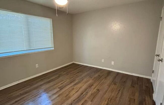 1 bed, 1 bath, 700 sqft, $700