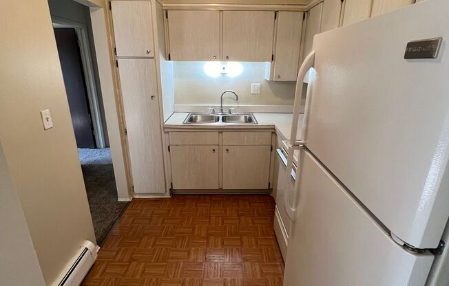 2 beds, 1 bath, 750 sqft, $1,100, Unit 21