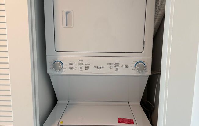 2 beds, 2 baths, 816 sqft, $4,395, Unit 605