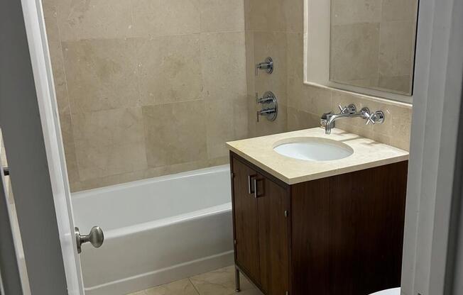 1 bed, 1 bath, 919 sqft, $7,500, Unit A1705