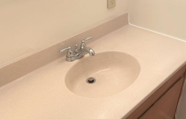 2 beds, 1.5 baths, 900 sqft, $1,440, Unit F-9