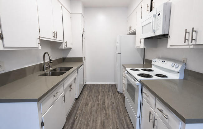 2 beds, 2 baths, 1,100 sqft, $2,198, Unit 43