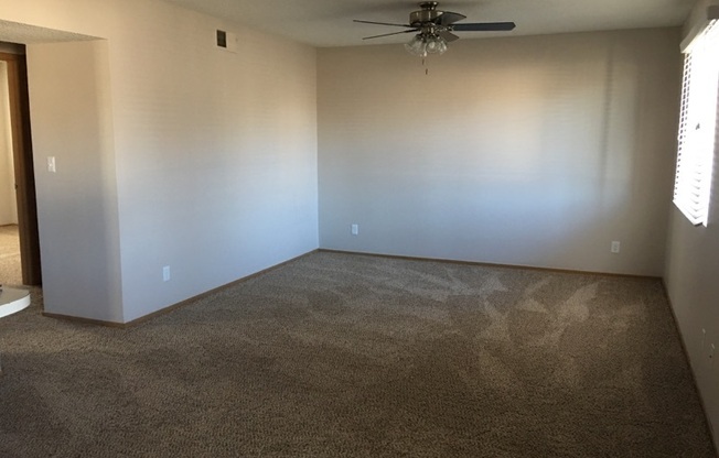 2 beds, 1.5 baths, 764 sqft, $880, Unit 0092