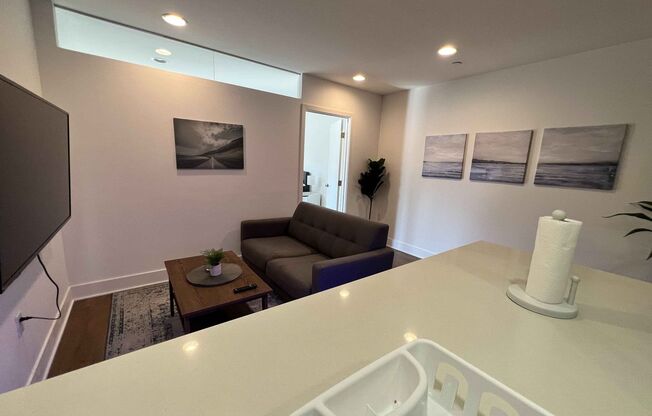 4 beds, 3 baths, 120 sqft, $1,600, Unit 109 - Signature - 2