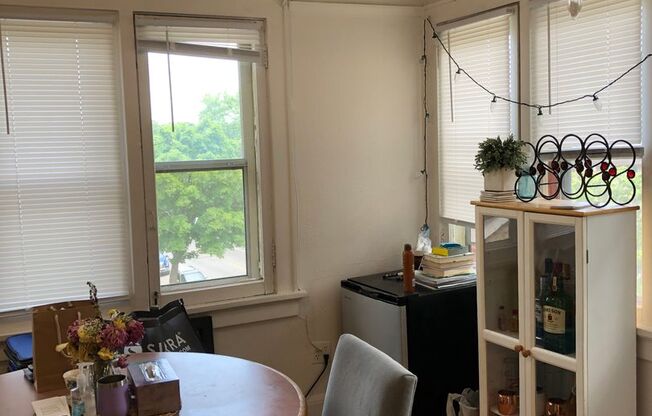2 beds, 1 bath, 1,100 sqft, $1,350, Unit 5