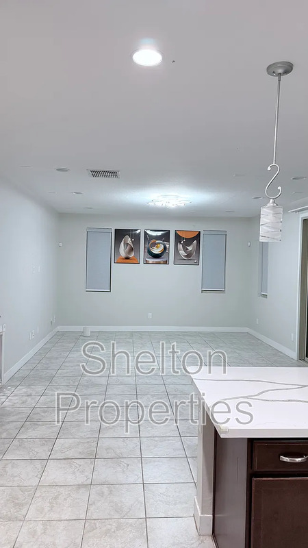 5229 N 79 DR