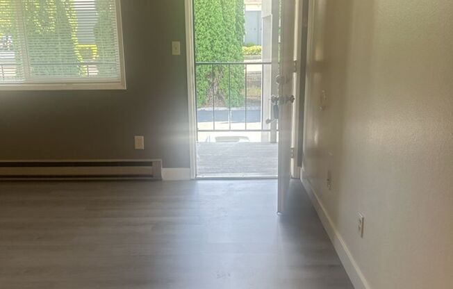 1 bed, 1 bath, 576 sqft, $1,295, Unit 22