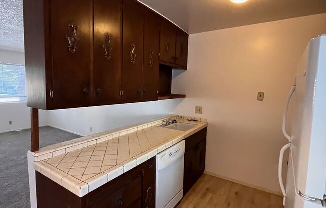 2 beds, 1 bath, 988 sqft, $1,895