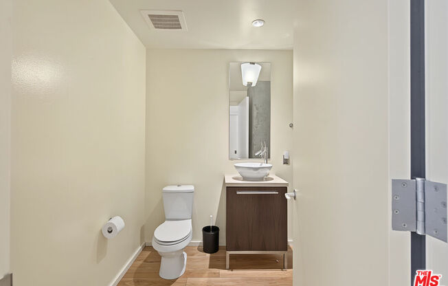 1 bed, 1.5 baths, 1,090 sqft, $3,000, Unit 302