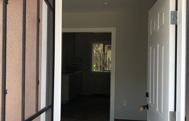 2 beds, 1 bath, $2,700