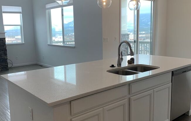 Beautiful Townhome In Monument With Two Master Suites!