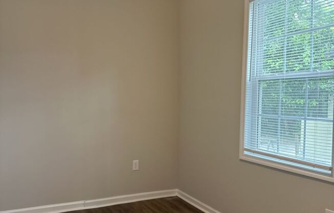 3 beds, 1 bath, $1,250