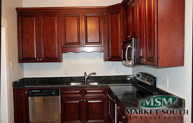 NEWLY RENOVATED 3 BEDROOM ON HABERSHAM/ E32