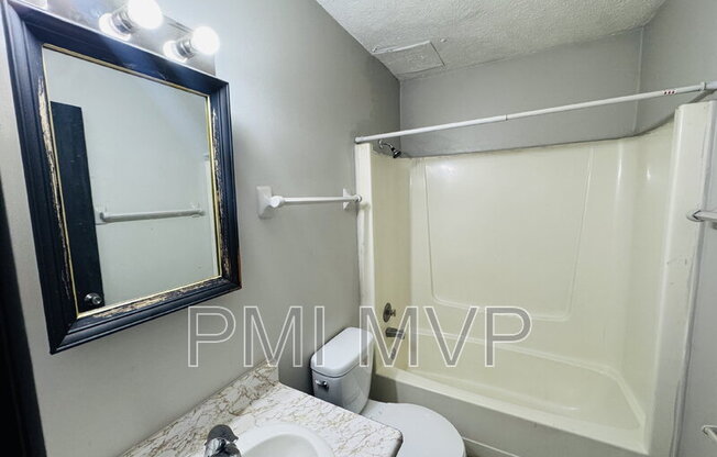 828 WHITETHORNE AVE