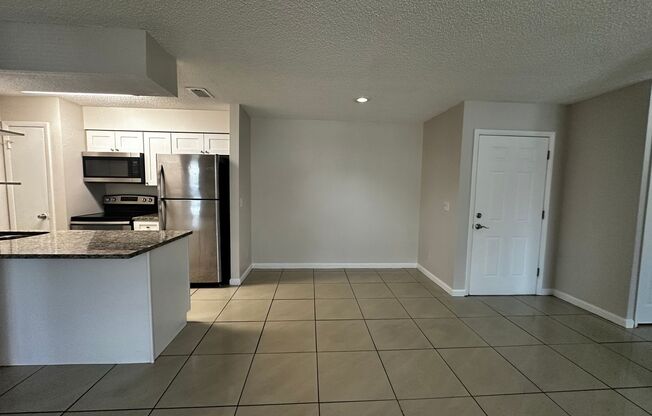 BRANDON: 2 Bed/2 Bath, 2nd Floor Condo - Gated Community