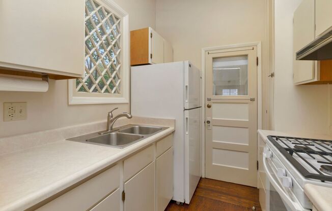 1236 Sherman St #2 - Junior 1 Bedroom | 1 bath - Garden Level