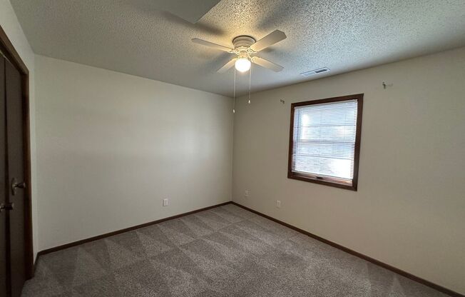 2 beds, 1 bath, $895, Unit 18