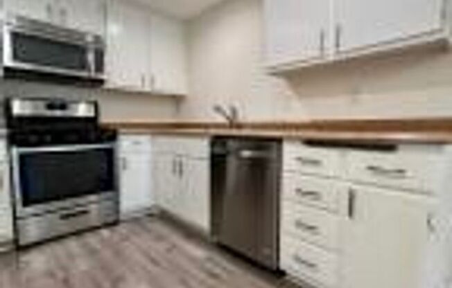 Discover this beautifully maintained 1-bedroom, 1-bath condo located in the heart of Thousand Oaks