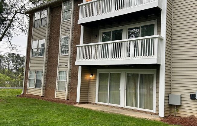 2 beds, 2 baths, $1,350, Unit APARTMENT B