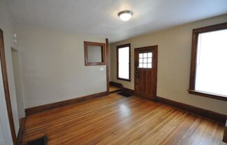 3 beds, 1 bath, $1,365, Unit 404