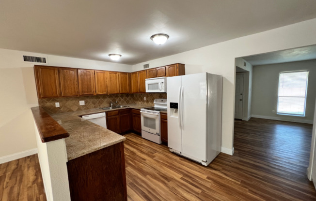 1505 LARCHMONT DR