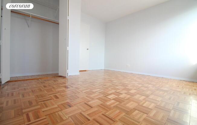 2 beds, 1 bath, $5,600, Unit 17F