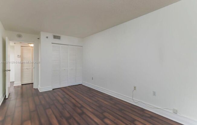 1 bed, 1 bath, 593 sqft, $2,200, Unit E-401