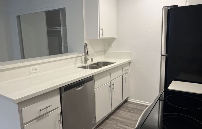1 bed, 1 bath, 695 sqft, $1,548, Unit 214