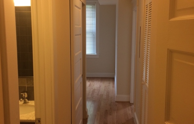 3 beds, 2 baths, $5,000, Unit 405