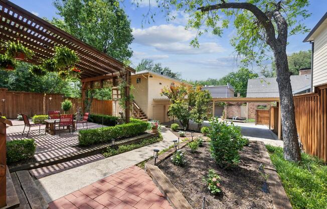 8525 BRIARWOOD LN
