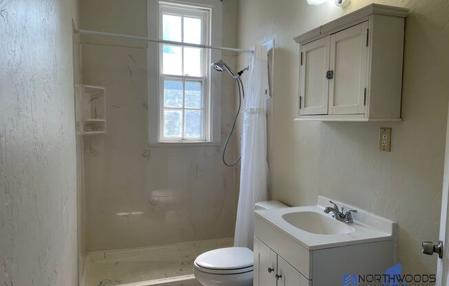 2 beds, 1 bath, $1,450