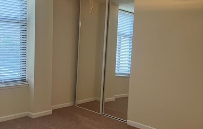 2 beds, 1 bath, 800 sqft, $1,743, Unit 3-W2E