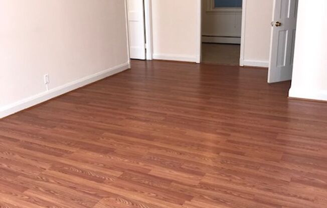 1 bed, 1 bath, 700 sqft, $1,400, Unit D4