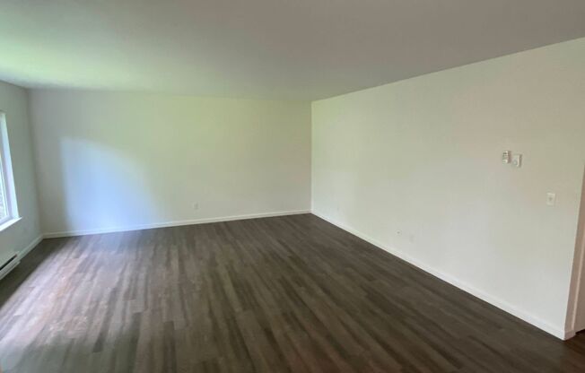 2 beds, 1 bath, 1,014 sqft, $2,130, Unit 69