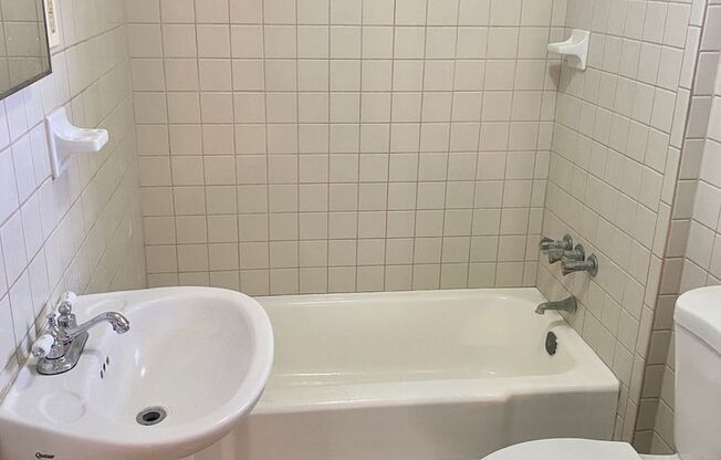 Amazing, Private 1/1 Located In Clearwater