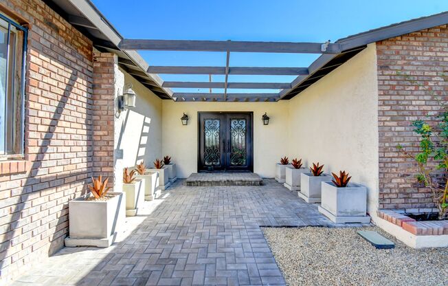 Paradise Palms – No neighbors behind you – Pool – Remodeled – Furnished