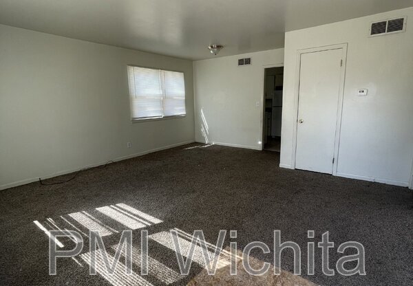1909 N Jeanette Ave