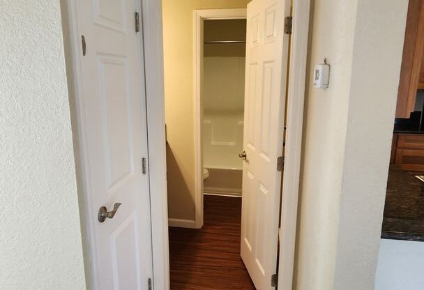 1 bed, 1 bath, 700 sqft, $1,730, Unit 240