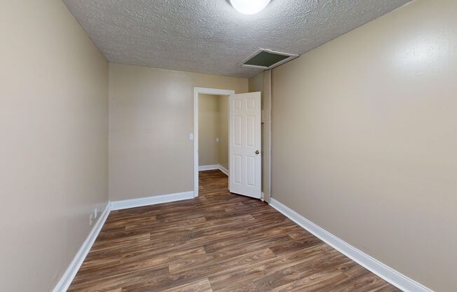 3 beds, 2 baths, 1,800 sqft, $1,939, Unit 2500