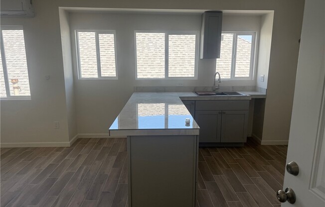 236 W 47 ST