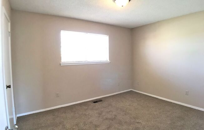 3 beds, 1 bath, $1,300