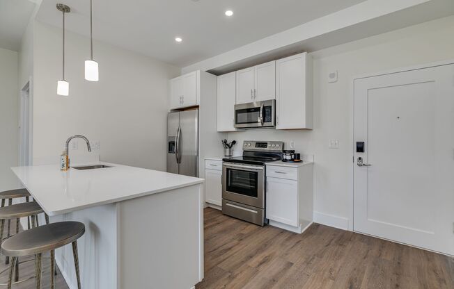 2 beds, 1 bath, 894 sqft, $2,750, Unit 918