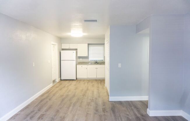 2 beds, 1 bath, 1,000 sqft, $1,395, Unit 5712 A