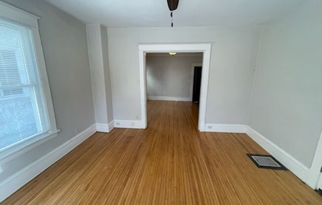 2 beds, 1 bath, 1,050 sqft, $1,250