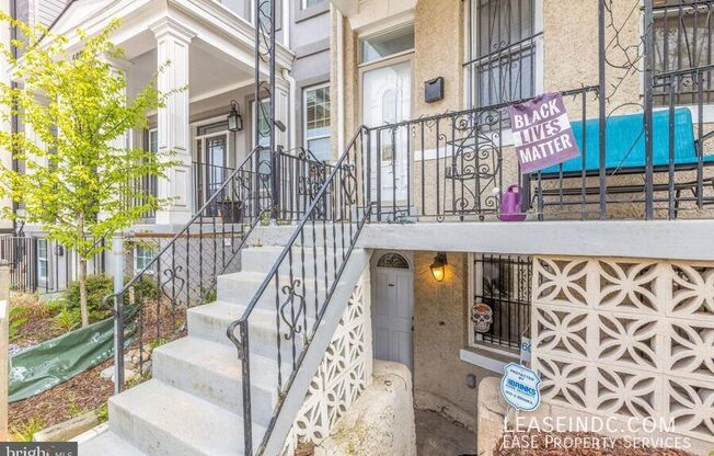 604 HARVARD ST NW